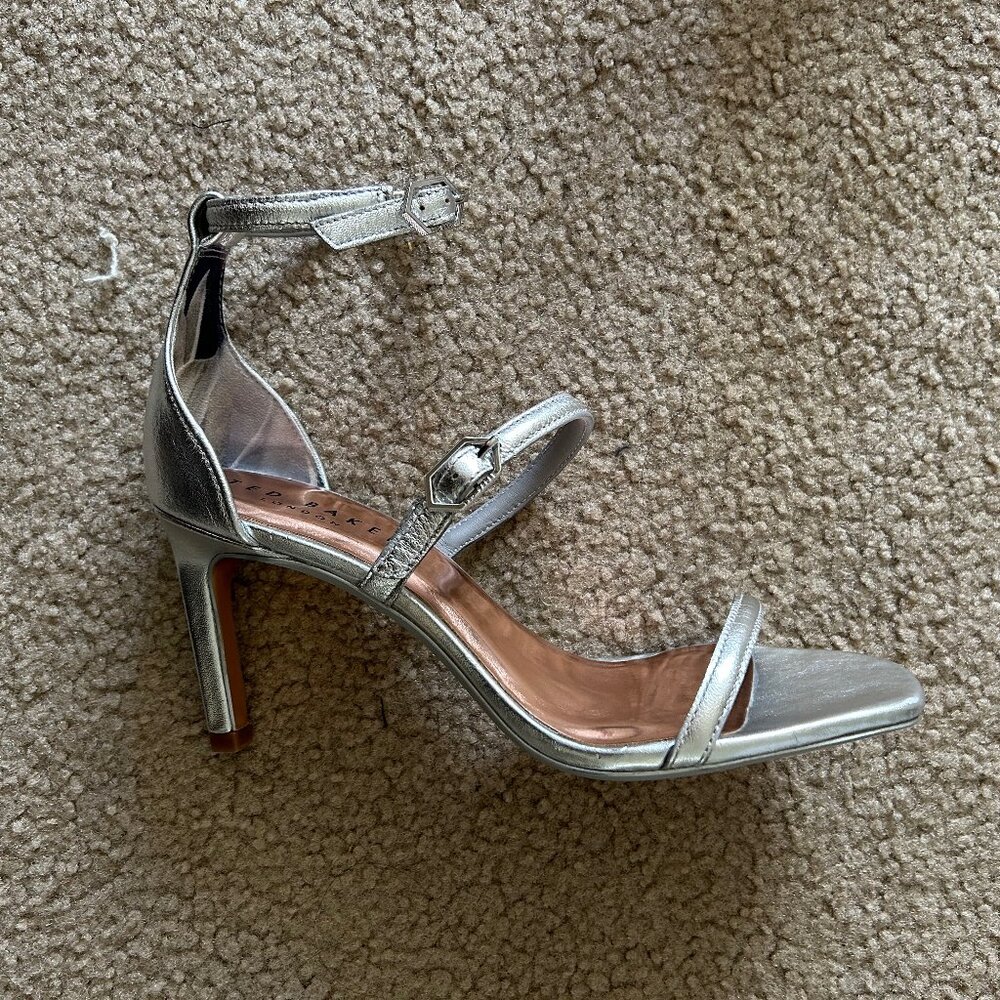 TED BAKER LONDON Lanoraa Triple Strap Stiletto Sandals Silver 5.5 / 36